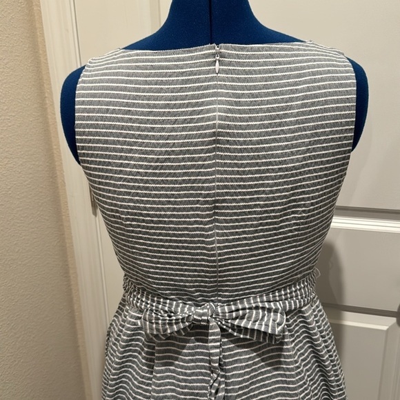Anne Klein Size 8 Woman's Gray White Striped Cotton Pocketed Belted Dress - Picture 3 of 9